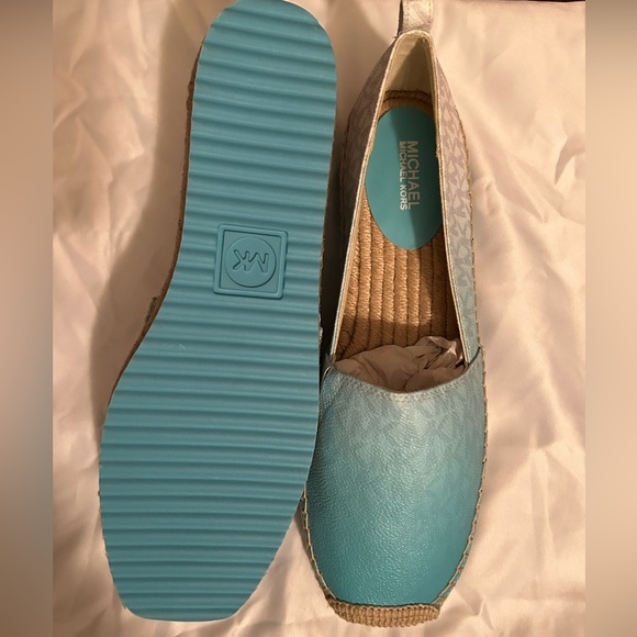 Slip on - Picture 2 of 3